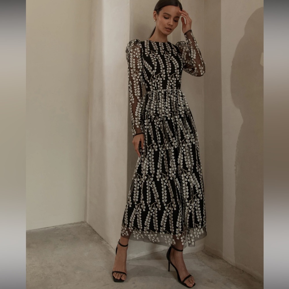 Embroidered midi dress Lichi